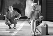 Szene aus der Oper „Flight“ mit „Refugee“ David Cordier und „Older Woman“ Therese Renick. Foto: Andreas H. Birkigt