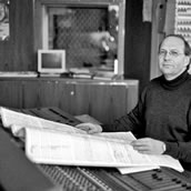 Redakteur Armin Köhler im Studio. Foto: Jürgen Kleine