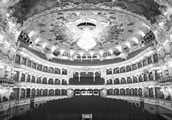 Der Prunk des vergangenen Jahrtausends gepflegt im neuen Europa: Innenansicht der Prager Oper. Foto: Oper Prag