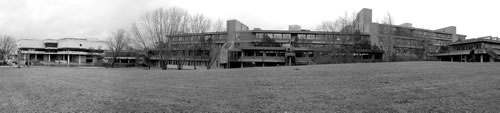 Öde Landschaft? Die Fotos auf dieser und den nächsten Seiten zeigen ein Panorama der Universität Regensburg, aufgenommen von Martin Hufner
