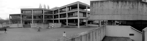 Öde Landschaft? Die Fotos auf dieser und den nächsten Seiten zeigen ein Panorama der Universität Regensburg, aufgenommen von Martin Hufner