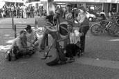 Südliche Lebensfreude in Köln: brasilianische Pilger am Wallrafplatz. Foto: Inga Rapp