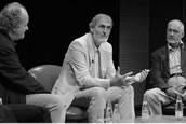 Künstlergespräch in Luzern: Unter der Leitung von Ulrich Mosch (nicht auf dem Bild) sprechen (v.li.) Wolfgang Rihm, Helmut Lachenmann und Udo Rauchfleisch über das Neue in der Musik. Foto: Georg Anderhub