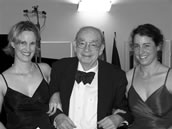 Das Klavierduo Mona und Rica Bard mit Alfons Kontarsky. Foto: Archiv