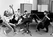 Professor Ilja Scheps mit Berit Saskia Brüntjen (Violine), Sebastian Neufeld (Viola), Anna Christina Hübner (Violoncello) und Roman Nagel (Klavier). Foto: www.studio157.de (Thomas Ahrendt)