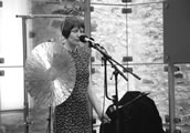 Der Gong als Stimmverstärker: das Klangobjekt „fausse voix“ von Ute Wassermann. Alle Fotos: Charlotte Oswald