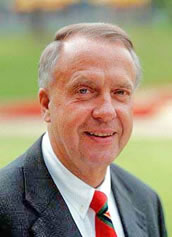 Bernd Neumann. 