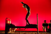 Ko Murobushi als tanzender Toter: magisch-morbides Bild aus Julio Estradas „Murmullos del páramo“. Foto: R. Bulgrin