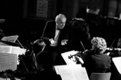 Frieder Obstfeld und die Kammerphilharmonie Amadé. Foto: Kammerphilharmonie Amadé