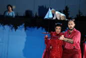 v.l.n.r: Chantal Mathias, Lucas Hering, vorne Astrid von Feder, Laurence Gien. Foto: stage picture/Thomas M. Jauk