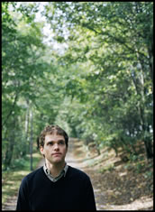 Ein-Mann-Band beim Waldspaziergang: Tobias Kuhn ist Monta. Foto: Monta
