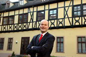 Philipp Adlung vor seinem Institut in Halle. Foto: Händel-Haus