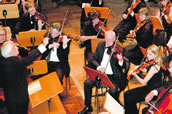 Das Kongressorchester unter der Leitung von Siegfried Khler mit Dvorks Aus der Neuen Welt. Foto: Susann Eichstdt