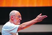 Michael Gielen probt mit dem SWR Sinfonieorchester in Freiburg. 
Lesen Sie die Wrdigung zu seinem 80. Geburtstag auf Seite 35. Foto: Charlotte Oswald