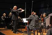 Beim Abschied: Manfred Reichert und das Ensemble 13. Foto: ONUK