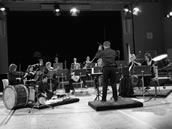 Ulrich Phl dirigiert das niederlndische Ensemble Insomnio. Foto: Juan Martin Koch