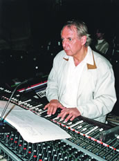 Bei den Salzburger Festspielen 1995 war der Auftritt Karlheinz Stockhausens beim Zeitfluss-Festival einer der Hhepunkte. Foto: Charlotte Oswald
