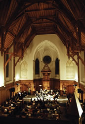 Schon Herbert von Karajan schtzte die Akustik der glise au Bois. Foto: BSI