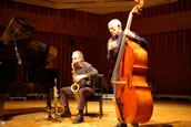 Freejazz fürs Festkonzert (v.li.): Jacques Demierre, Urs Leimgruber und Barre Phillips. Foto: Andreas Kolb