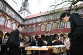 Platzkonzert mit dem Schlagzeugtrio der Braunschweiger Musikschule im Schlosshof Wolfenbüttel. Foto: Rainer Surrey
