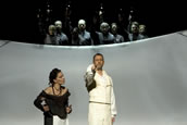 Annette Elster und Otto Katzameier in Stanislas Nordeys Inszenierung. Foto: B. Uhlig/Opéra National de Paris