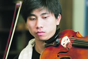 Feldmans „The Viola in my Life II“: Solist Wenbo Xu. Foto: MHS Dresden